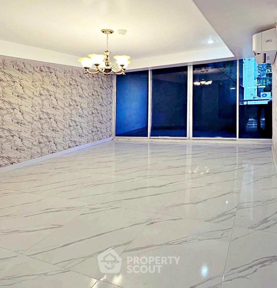 รูป ขายคอนโด 4 ห้องนอน ขนาด 219 ตร.ม. Supalai Place Sukhumvit 39 ใกล้ BTS พร้อมพงษ์ (ID 3365713) - รูปที่ 5/11