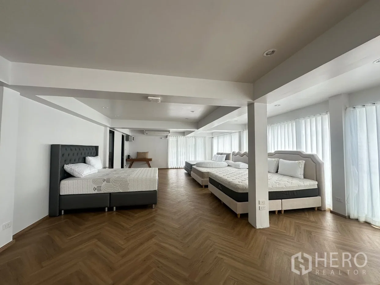 picture For Rent Retail Space 110 sq.m. in Khlong Toei Nuea, Watthana, Bangkok BTS Phrom Phong - 1/6