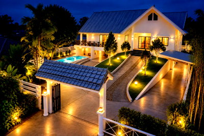 Houses for rent : 			MaeJo Golf Club 500m. Urban Modern Pool Villa 4Beds 2Baths near PhaPhai 300m. 34,998B-M NongChom Maejo 150sq.wa. of land with 425 sq.m.          