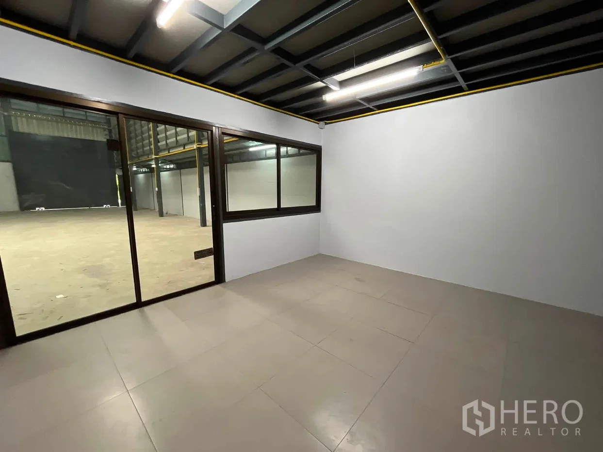 picture For rent Warehouse 420 sqm in Dok Mai, Prawet, Bangkok - 10/12