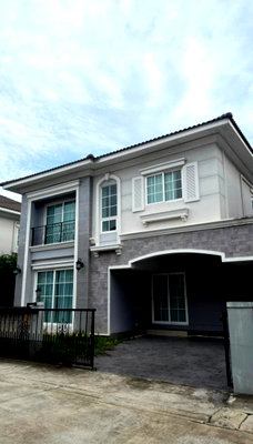 Twin houses for rent Samut Prakarn : For Rent: 2-story semi-detached house at Sivarom Nature Plus Sukhumvit – Bangpu. 4 bedrooms, 3 bathrooms, 36 sq. wah. Only 25,000 Baht.