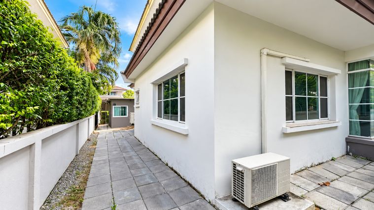 4-bed house for rent, 300 sqm, 94.5 sq wah, Nantawan Suanluang Rama 9