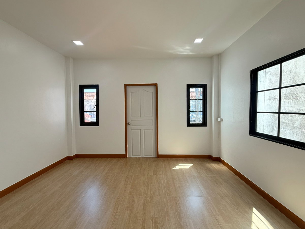 รูป บ้านเดี่ยว ทำเลดี ต้นโครงการ แต่งใหม่ หมู่บ้านอมรทรัพย์ ราคาถูก ถนนอยู่วิทยา 18 กระทุ่มราย ถนนเมน หนองจอก - รูปที่ 16/27