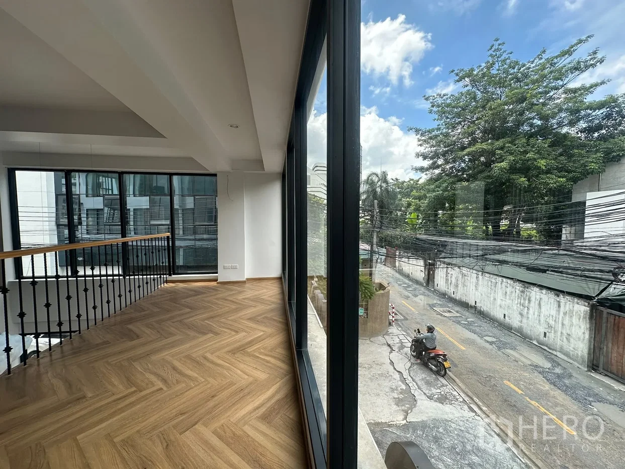 picture For Rent Retail Space 110 sq.m. in Khlong Toei Nuea, Watthana, Bangkok BTS Phrom Phong - 2/6