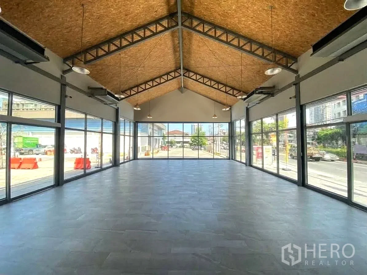 picture For Rent Retail Space 258 sq.m. in Phra Khanong, Khlong Toei, Bangkok BTS Ekkamai - 3/3