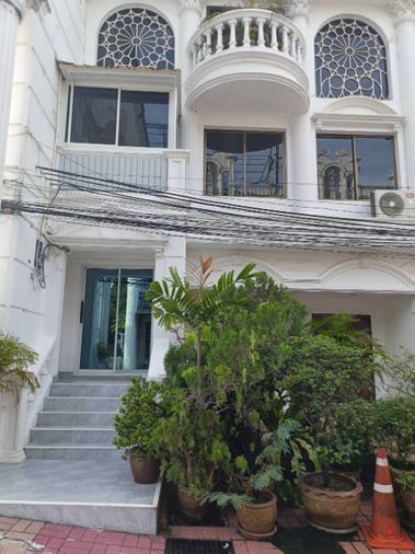 ขายทาวน์โฮม 4 ห้องนอน 200 ตร.ว. หมู่บ้านลีโอคลาสสิค เพลส