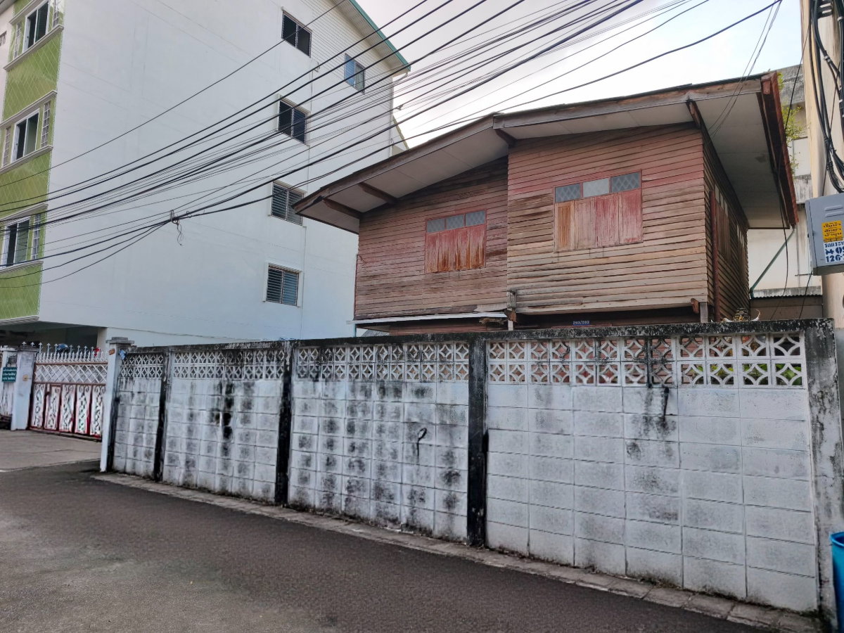 รูป 98563 - ขาย บ้านพร้อมสิ่งปลูกสร้างบ้านไม้ 2 ชั้น 54 ตร.วา ซอย จรัญสนิทวงศ์ 1 ทำเลดีใกล้ MRT ท่าพระ 650 เมตร - รูปที่ 2/11