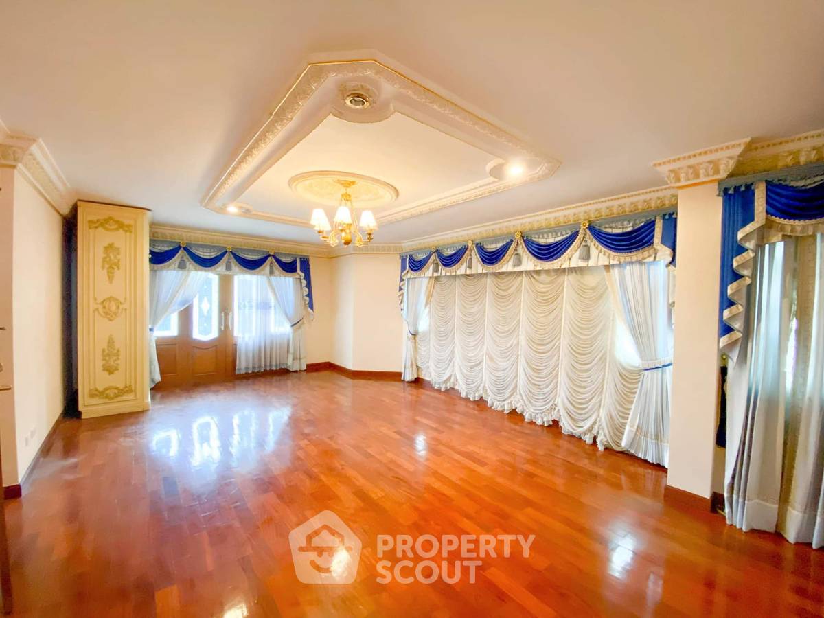 picture 4-BR House at Amarin Palace 1 in Anusawari (ID 984757) - 9/10