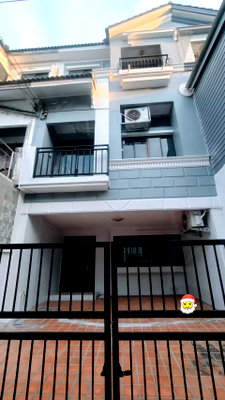 เช่าทาวน์โฮม เขตวังทองหลาง : 🏡✨ ให้เช่าทาวน์โฮม 3 ชั้น บ้านกลางเมือง รัชดา–เหม่งจ๋าย 1 3 ห้องนอน 4 ห้องน้ำ รีโนเวทใหม่ สภาพดี สะอาด พร้อมเข้าอยู่