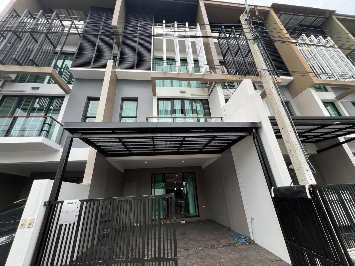 รูป 🏢 BLESS TOWN SUKHUMVIT 50  🏢ทาวน์โฮม 3 ชั้นครึ่ง พื้นที่กว้าง เหมาะมากสำหรับทำ Home Office / สำนักงานบริษัท / อยู่อาศัยควบคู่กับทำงาน - รูปที่ 2/13