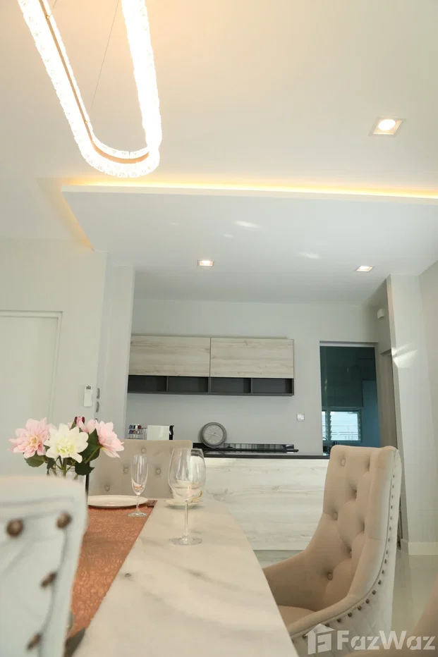 picture Large space, Perfect for Families, Executives & Expats 6836540 - 7/36