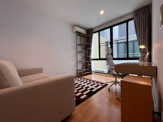 รูป ให้เช่า Premium Fully Furnished Townhome | ม. Flora Marigold สาธุประดิษฐ์ – พระราม 3 - ใกล้สาทร | 4 ห้องนอน | Home Office | Maid Room | พร้อมเข้าอยู่ - รูปที่ 24/42