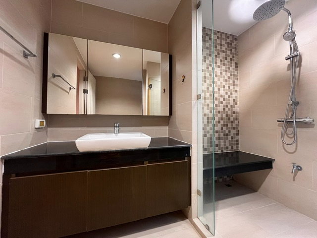 รูป ให้เช่า Premium Fully Furnished Townhome | ม. Flora Marigold สาธุประดิษฐ์ – พระราม 3 - ใกล้สาทร | 4 ห้องนอน | Home Office | Maid Room | พร้อมเข้าอยู่ - รูปที่ 14/42