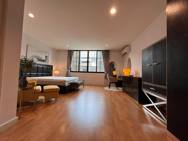 รูป ให้เช่า Premium Fully Furnished Townhome | ม. Flora Marigold สาธุประดิษฐ์ – พระราม 3 - ใกล้สาทร | 4 ห้องนอน | Home Office | Maid Room | พร้อมเข้าอยู่ - รูปที่ 11/42