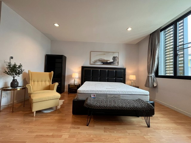 รูป ให้เช่า Premium Fully Furnished Townhome | ม. Flora Marigold สาธุประดิษฐ์ – พระราม 3 - ใกล้สาทร | 4 ห้องนอน | Home Office | Maid Room | พร้อมเข้าอยู่ - รูปที่ 10/42