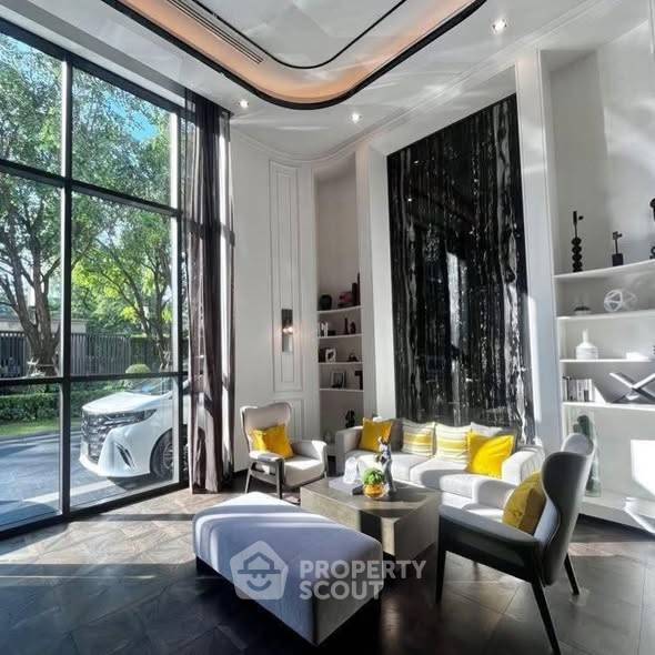 picture 2-BR Muniq Langsuan Condo Near BTS Ratchadamri (ID 3364956) - 1/12