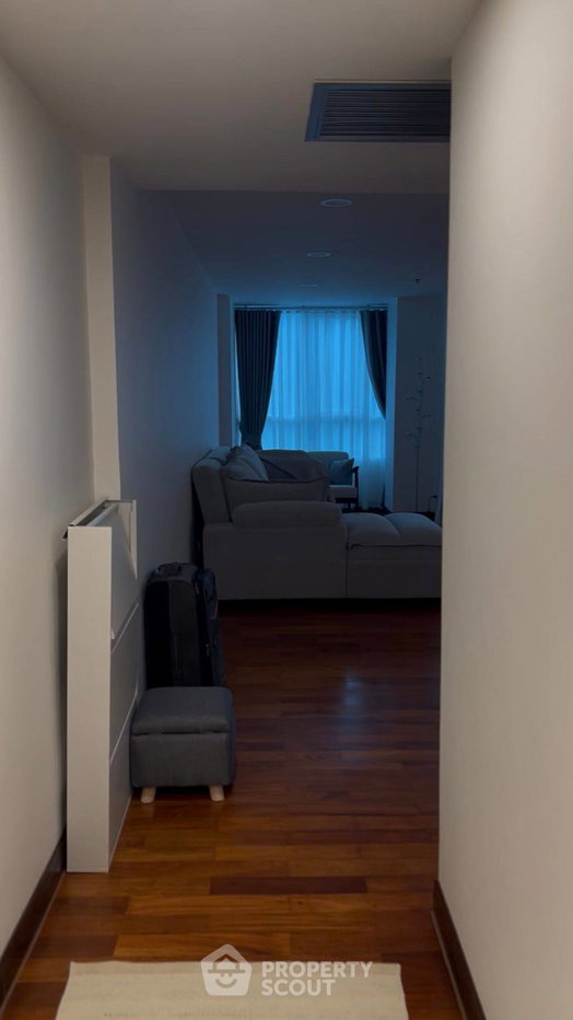 picture 2-BR Urbana Langsuan Condominium For Sale Near BTS Ratchadamri (ID 3366030) - 2/10