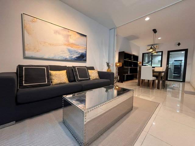 รูป 🏡✨ ให้เช่าทาวน์โฮม 4 ชั้น Flora Marigold สาธุประดิษฐ์–พระราม 3 | Fully Furnished พร้อมเข้าอยู่ - รูปที่ 2/20