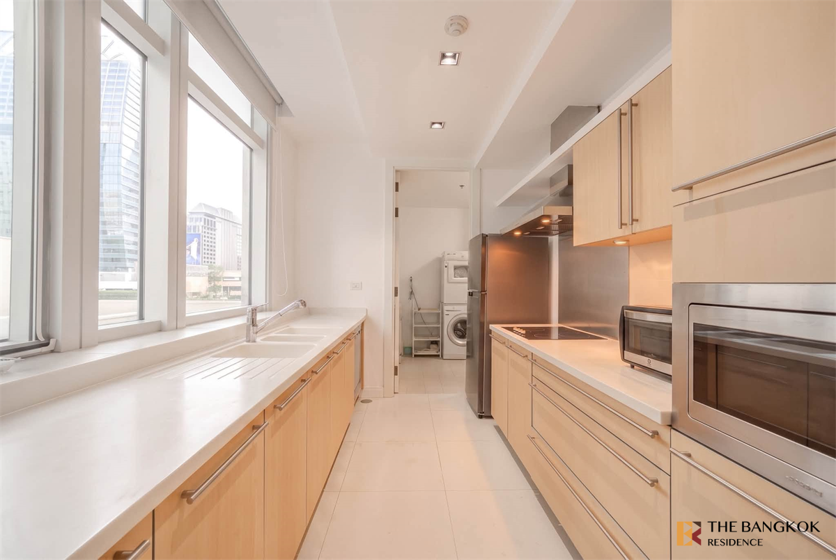 picture Ultimate Luxury Lifestyle with Convenience Athenee Residence near BTS Phloen Chit - 5/10