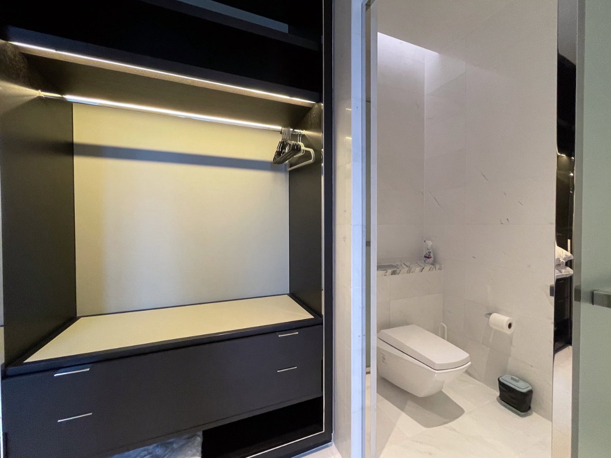 รูป ให้เช่าคอนโด Four Seasons Private Residences - 1 ห้องนอน 1 ห้องน้ำ - 130.52 ตร.ม. - เช่า 180,000 บาท/เดือน [YCr2610001] - รูปที่ 14/16