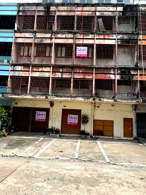Shophouses for rent Srinakharinwirot University Prasanmit Campus : 🏢 FOR RENT | Commercial Building – 3 Connected Units in Khlong Toei Rama 4 / Khlong Toei Area
