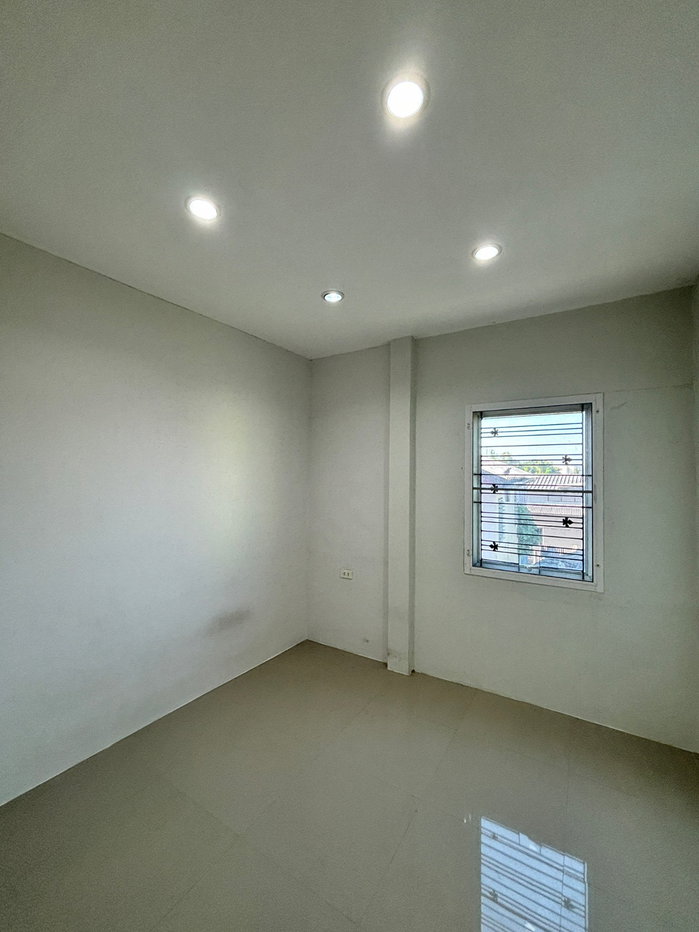 รูป #ให้เช่าบ้าน​ 2ชั้น​ 2ห้องนอน​ ราคาเพียง 10,000 บ-.เดือน​    ซ.เสรีไทย​83​  #ใกล้แฟชั่น #ใกล้รถไฟฟ้าสีชมพู​10นาที  #เลี้ยงสัตว์ได้​ #petfriendly - รูปที่ 9/12