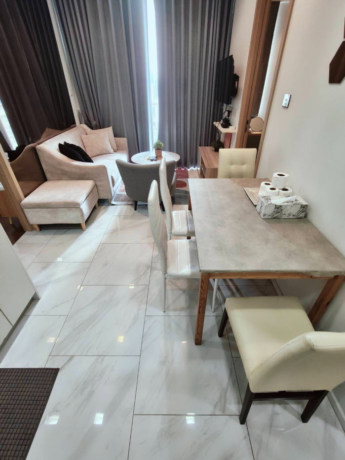 รูป Luxury 2-Bedroom Condo in the Heart of Sukhumvit  📍 Hyde Sukhumvit 11  🛏 2 Bedrooms  🛁 2 Bathrooms  📐 63 sq.m.  🏢 15th Floor  💰 THB 80,000/month - รูปที่ 10/25