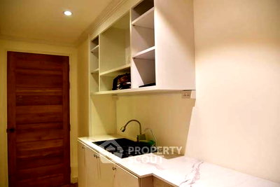 Condos for sale : 47th-Floor 4-BR At Watermark Chaophraya Near BTS Krung Thon Buri (ID 3365736)