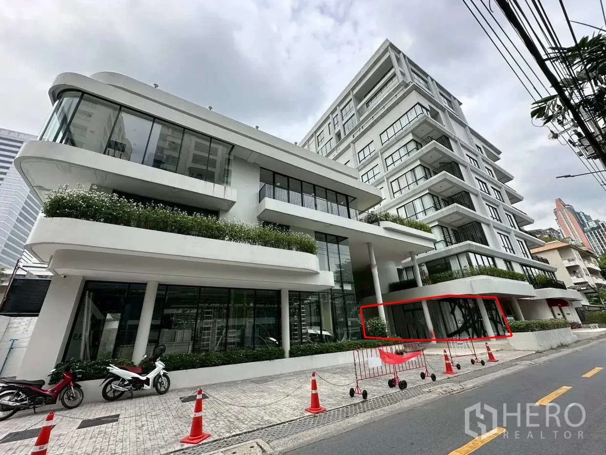 picture For Rent Retail Space 96 sq.m. in Thung Maha Mek, Sathon, Bangkok BTS Chong Nonsi - 1/8