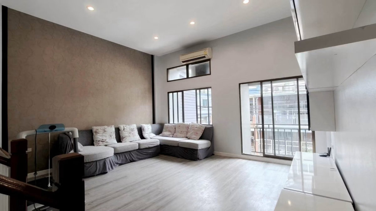 รูป 🏡✨ ให้เช่าทาวน์โฮม 3 ชั้น บ้านกลางเมือง รัชดา–เหม่งจ๋าย 1 3 ห้องนอน 4 ห้องน้ำ รีโนเวทใหม่ สภาพดี สะอาด พร้อมเข้าอยู่ - รูปที่ 7/18