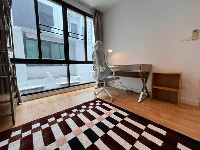 รูป ให้เช่า Premium Fully Furnished Townhome | ม. Flora Marigold สาธุประดิษฐ์ – พระราม 3 - ใกล้สาทร | 4 ห้องนอน | Home Office | Maid Room | พร้อมเข้าอยู่ - รูปที่ 25/42