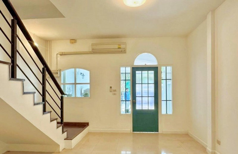 รูป 261005wwjcbkso ให้เช่า ทาวน์เฮ้าส์ ทาวน์โฮมออฟฟิศ 3.5 ชั้น ในหมู่บ้านย่านปากเกร็ด บริเวณต้นหมู่บ้านใกล้ถนนใหญ่ ห้าแยกปากเกร็ด 21 ตร.วา - รูปที่ 8/8