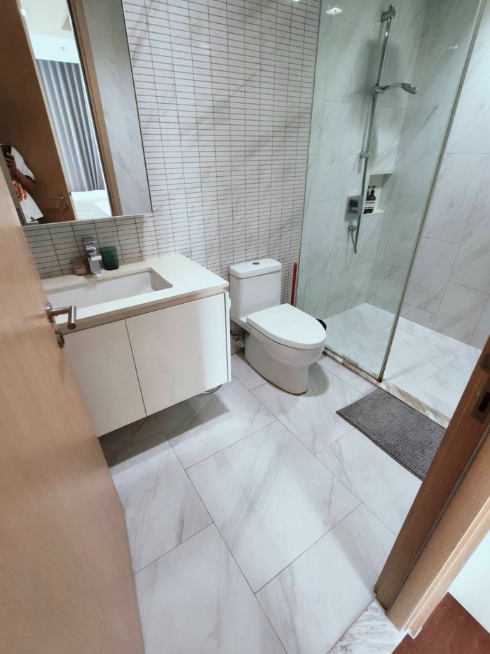 รูป Luxury 2-Bedroom Condo in the Heart of Sukhumvit  📍 Hyde Sukhumvit 11  🛏 2 Bedrooms  🛁 2 Bathrooms  📐 63 sq.m.  🏢 15th Floor  💰 THB 80,000/month - รูปที่ 21/25