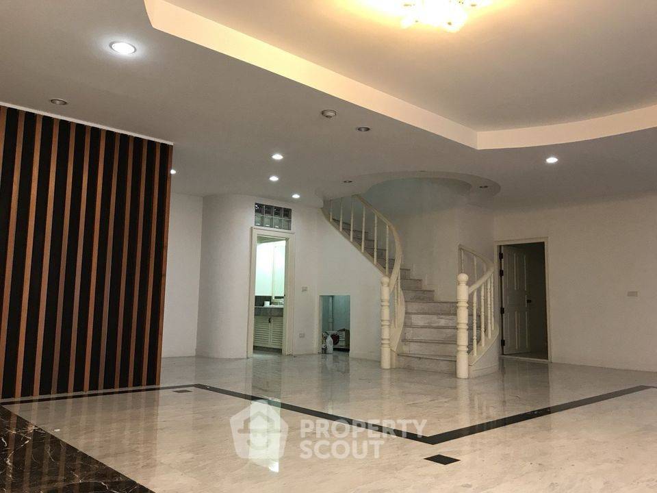 รูป คอนโด 3-ห้องนอน ที่ ธนา ทาวเวอร์ ใกล้ MRT บางยี่ขัน (ID 1586376) - รูปที่ 1/22