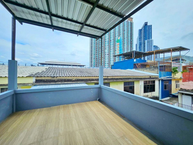 รูป 26104mrtigna ให้เช่า อาคารพาณิชย์ เครื่องใช้ไฟฟ้าครบ MRT บางโพ 700 ม. ใกล้เกตเวย์บางซื่อ 300 ม. อาคาร 4 ชั้น พร้อมดาดฟ้า 4 นอน 4 น้ำ - รูปที่ 4/8
