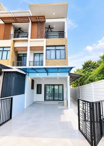 ให้เช่าทาวน์โฮม 4 ห้องนอน 300 ตร.ม. 25 ตร.ว. เขตบางเขน