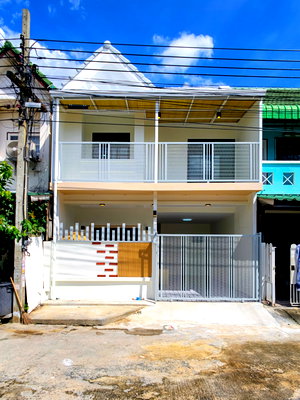 Townhouses for sale  Kasintorn Saint Peter School : 🔥 Hot Sale! Prime Main-Road Townhouse with Commercial Potential | Ladasiri Village (Ban Kluai-Sai Noi Rd.)