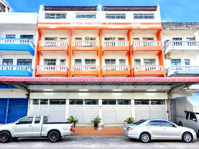 Shophouses for rent Siam University : 			a freight elevator and parking. 4Units-new adjoining 5-story  Bangmod Hospital 400 m. BangMod Police 400m. on Rama 2 Road this property          