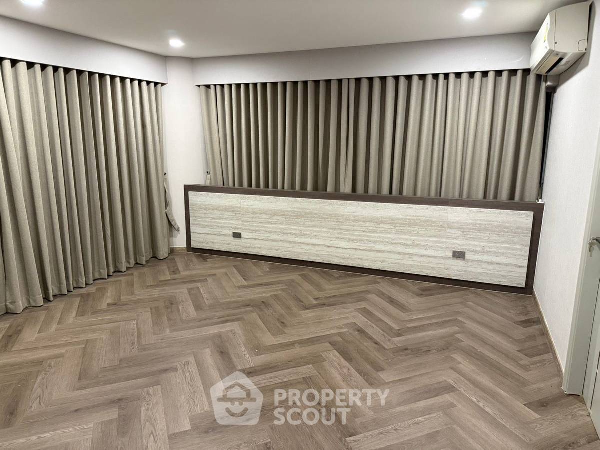 picture 371 Sqm 5-BR Le Raffine Sukhumvit 24 Condominium Near BTS Phrom Phong (ID 3365704) - 5/16