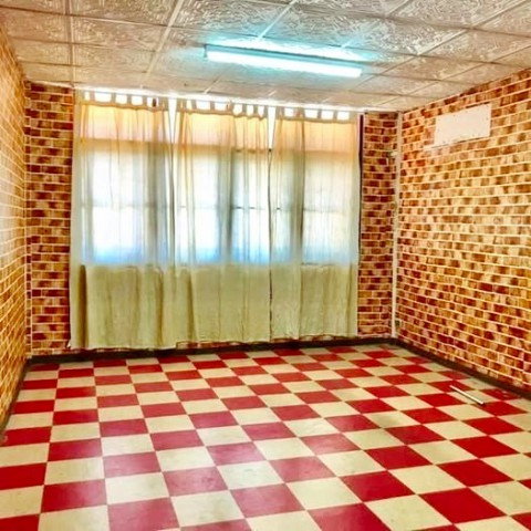 picture 			3-story shophouse located 500m. from BTS On Nut. Features 6 multi-purpose rooms and 2 bath. Conveniently situated near Wells International           - 4/8