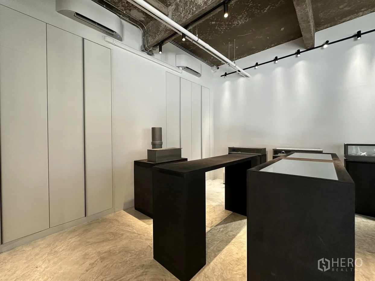 picture For Rent Retail Space 96 sq.m. in Thung Maha Mek, Sathon, Bangkok BTS Chong Nonsi - 5/8