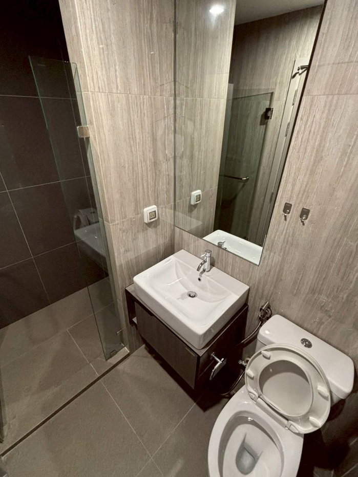 picture Lowest-priced rental at Parkland Phetkasem 56, Building C. Pool view, includes washing machine. Line ID: joe1e7 - 6/9
