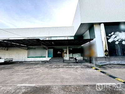 Retail spaces for rent Bangkok : For rent Showroom 8000 sqm in Min Buri, Min Buri, Bangkok