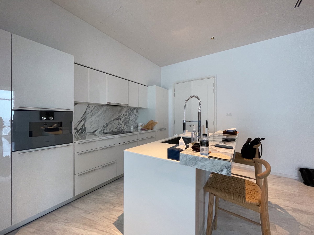 รูป ให้เช่าคอนโด Four Seasons Private Residences - 1 ห้องนอน 1 ห้องน้ำ - 130.52 ตร.ม. - เช่า 180,000 บาท/เดือน [YCr2610001] - รูปที่ 9/16