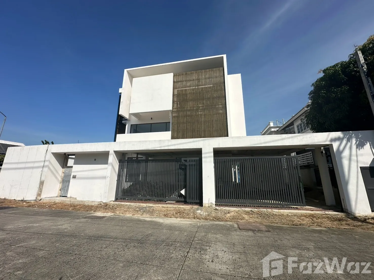 4-bed house for sale, 600 sqm, 117.8 sq wah, Evergreen City