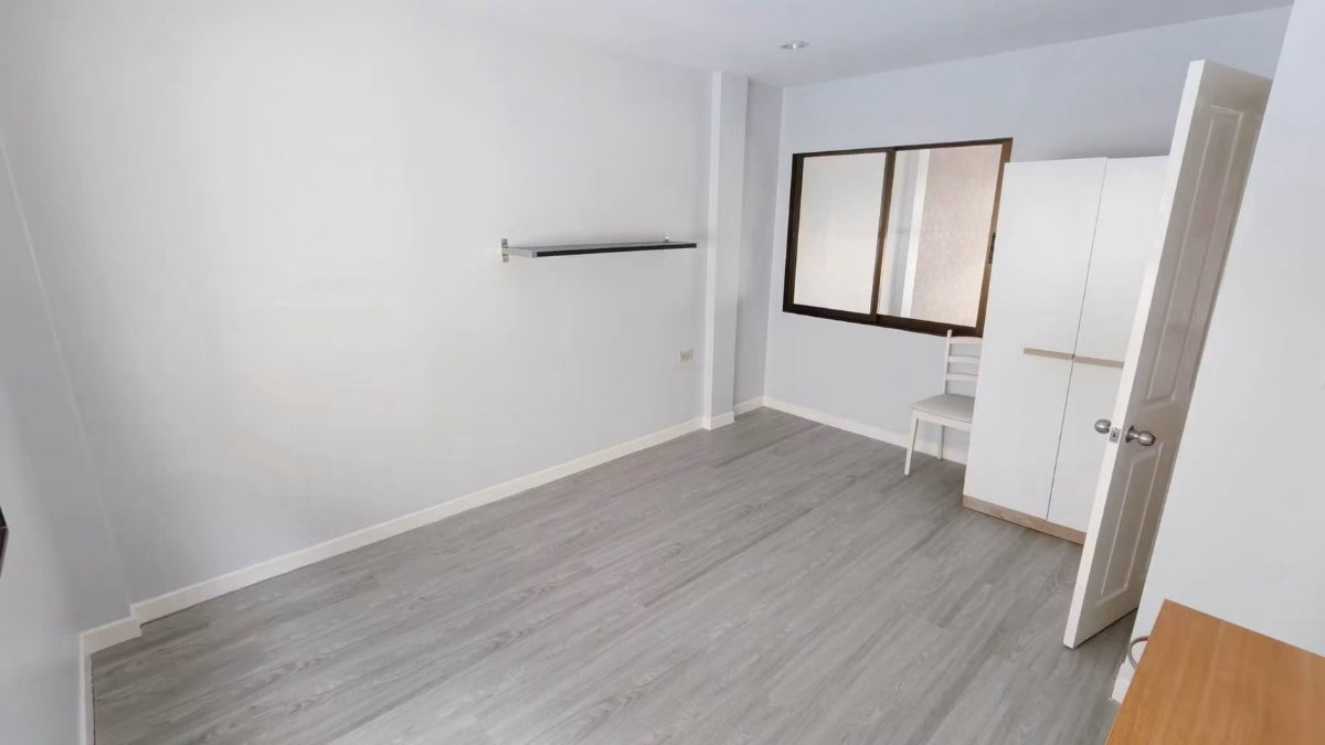 รูป 🏡✨ ให้เช่าทาวน์โฮม 3 ชั้น บ้านกลางเมือง รัชดา–เหม่งจ๋าย 1 3 ห้องนอน 4 ห้องน้ำ รีโนเวทใหม่ สภาพดี สะอาด พร้อมเข้าอยู่ - รูปที่ 11/18