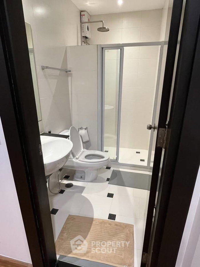 picture 2-BR Condo at Citi Smart Sukhumvit 18 near BTS Asok (ID 3364790) - 9/12