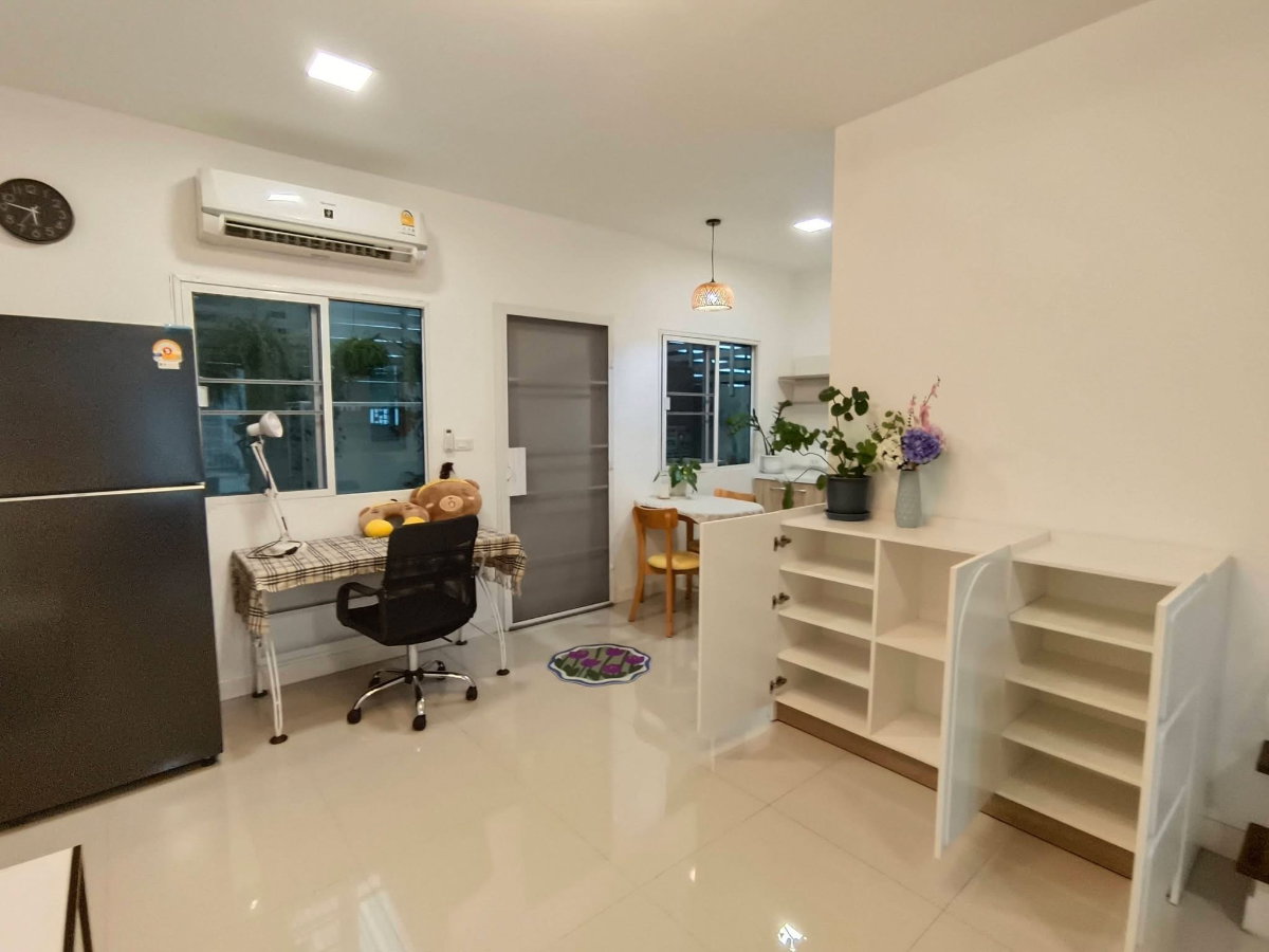 รูป 🏡 บ้านให้เช่า ทาวน์โฮม 2 ชั้น พร้อมเฟอร์นิเจอร์ครบชุด ในโครงการคุณภาพ ใกล้สนามบินเชียงใหม่ โซนแม่เหียะ ทำเลดี เดินทางสะดวก - รูปที่ 4/13