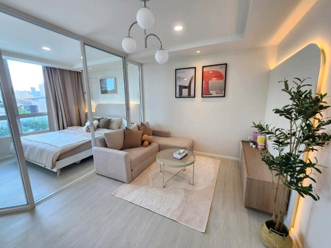  คุ้มที่สุดในรัชดา! ห้องแต่งสวยตรงปก 39 ตร.ม. 1ห้องนอน1รับแขก พร้อมอยู่เพียง 2.1 ล้าน 💥 ลากกระเป๋าพร้อมเข้าอยู่ได้เลย! ชั้น 5 ทำเลดี 