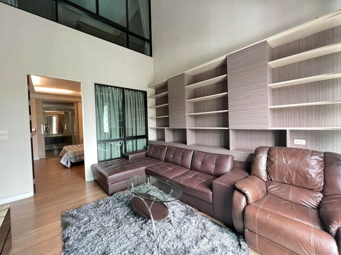 3-bed townhouse for rent, 240 sqm, 20 sq wah, Khlong Toei
